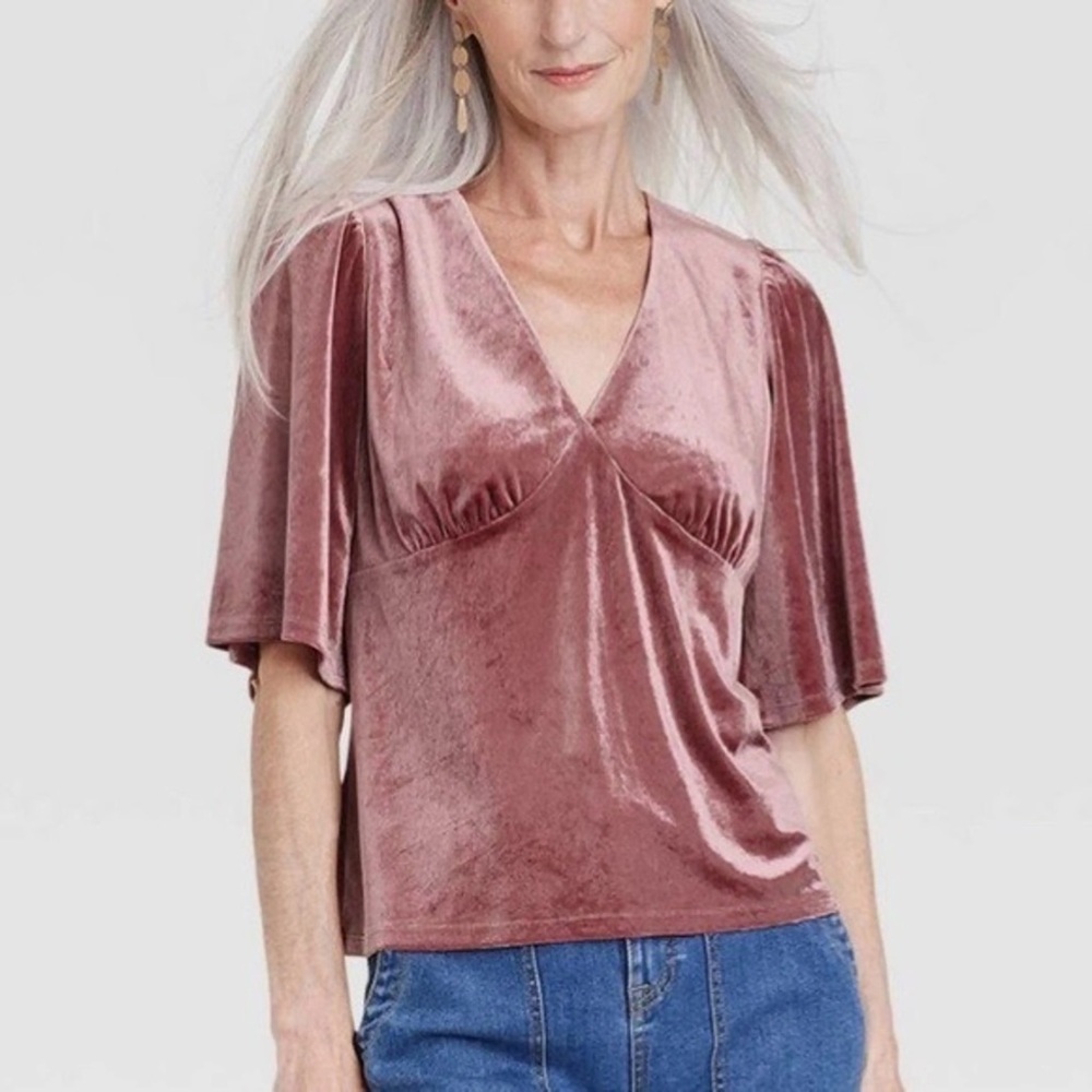 Knox Rose Velvet V-Neck Top in Dusty Rose
